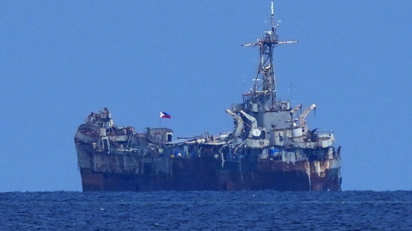 获中国允许送圣诞礼包 菲律宾物资运南海坐滩军舰